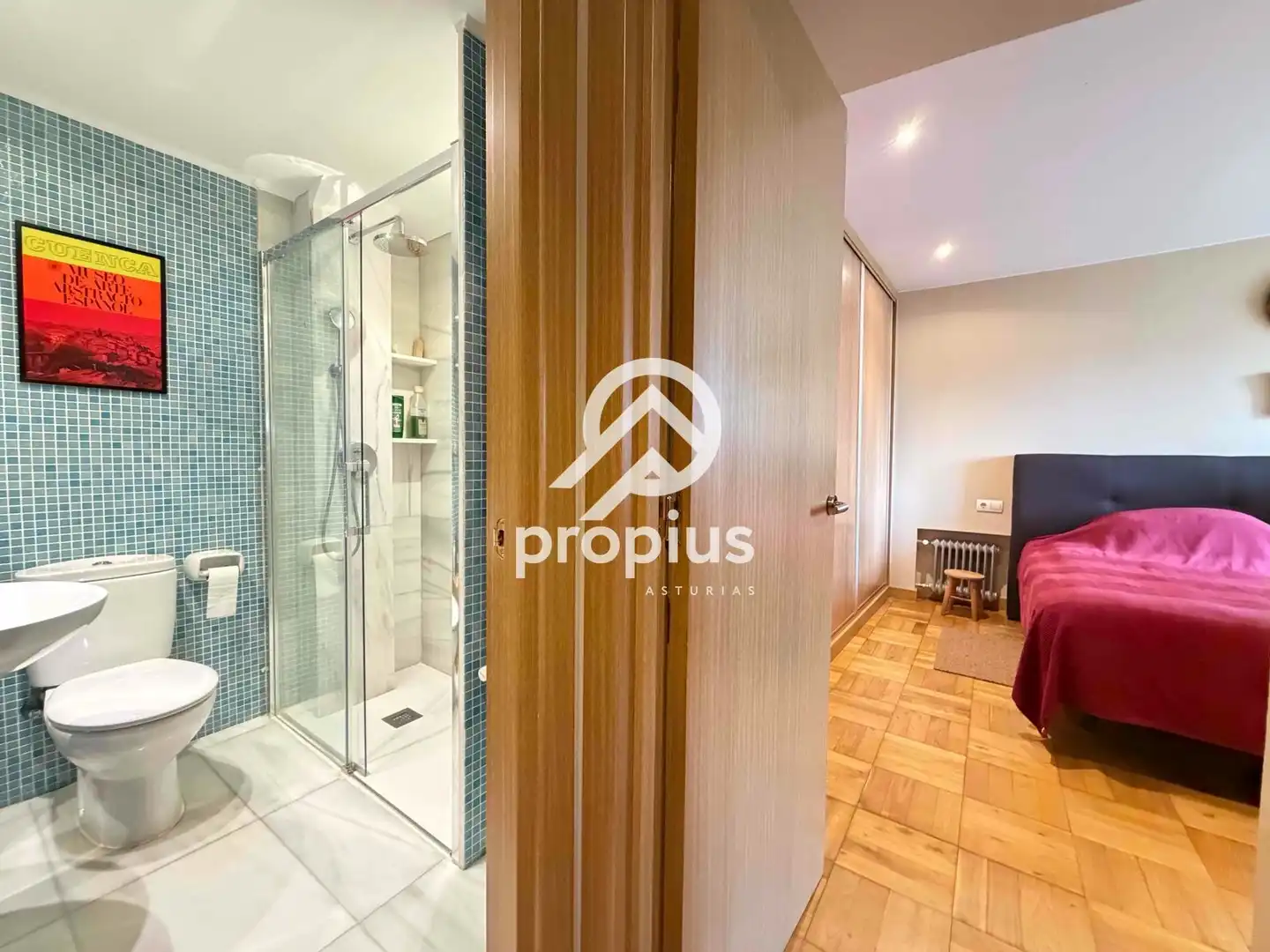 Bathroom of Flat for sale in Oviedo   with Heating, Parquet flooring and Oven