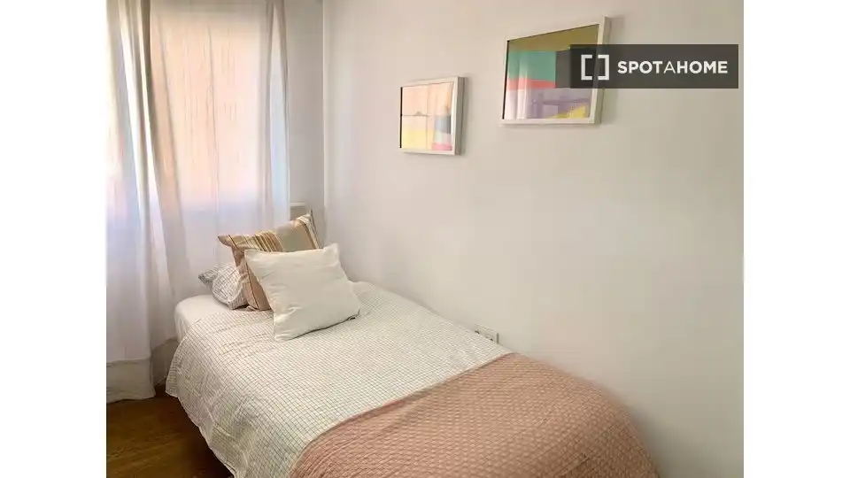 Habitación de Piso de alquiler en Valencia con Aire acondicionado, Calefacción y Amueblado