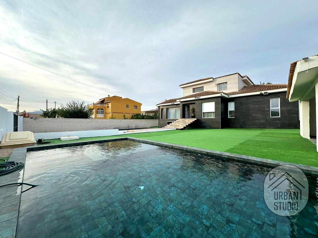 Swimming pool of House or chalet for sale in San Vicente del Raspeig / Sant Vicent del Raspeig  with Air Conditioner, Private garden and Parquet flooring