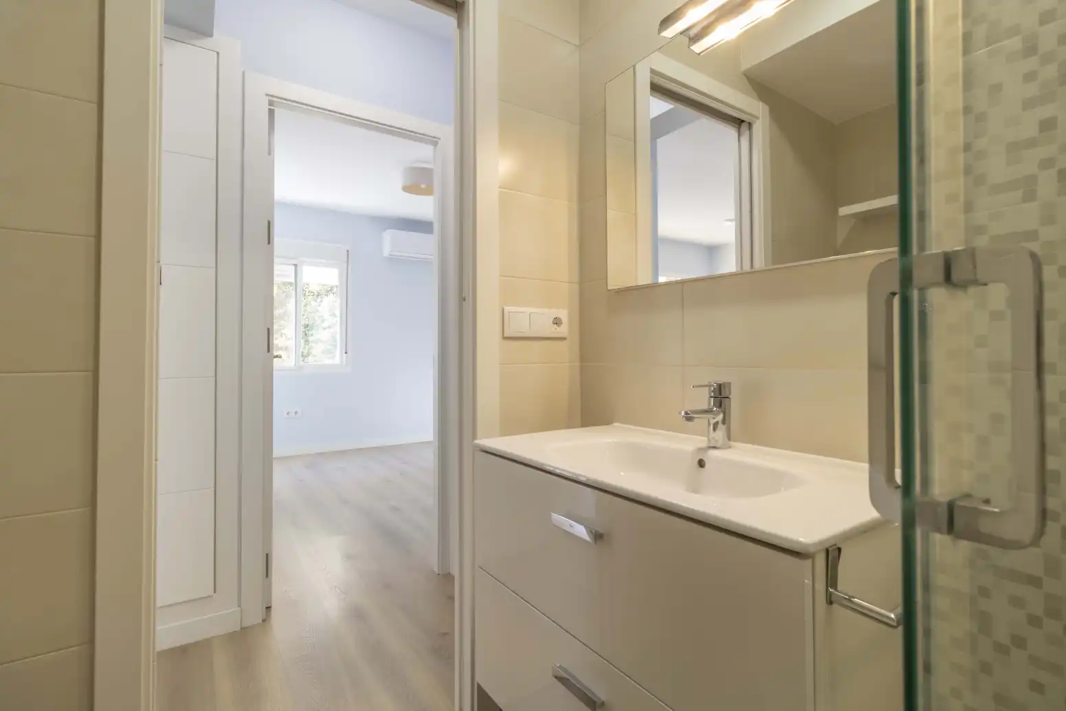 Bathroom of Flat for sale in Sevilla  with Terrace