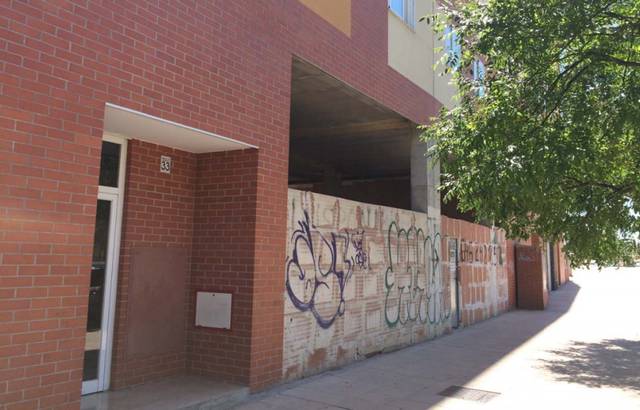 Local comercial en Alquiler en Calle Desayuno con Diamantes en Valdespartera