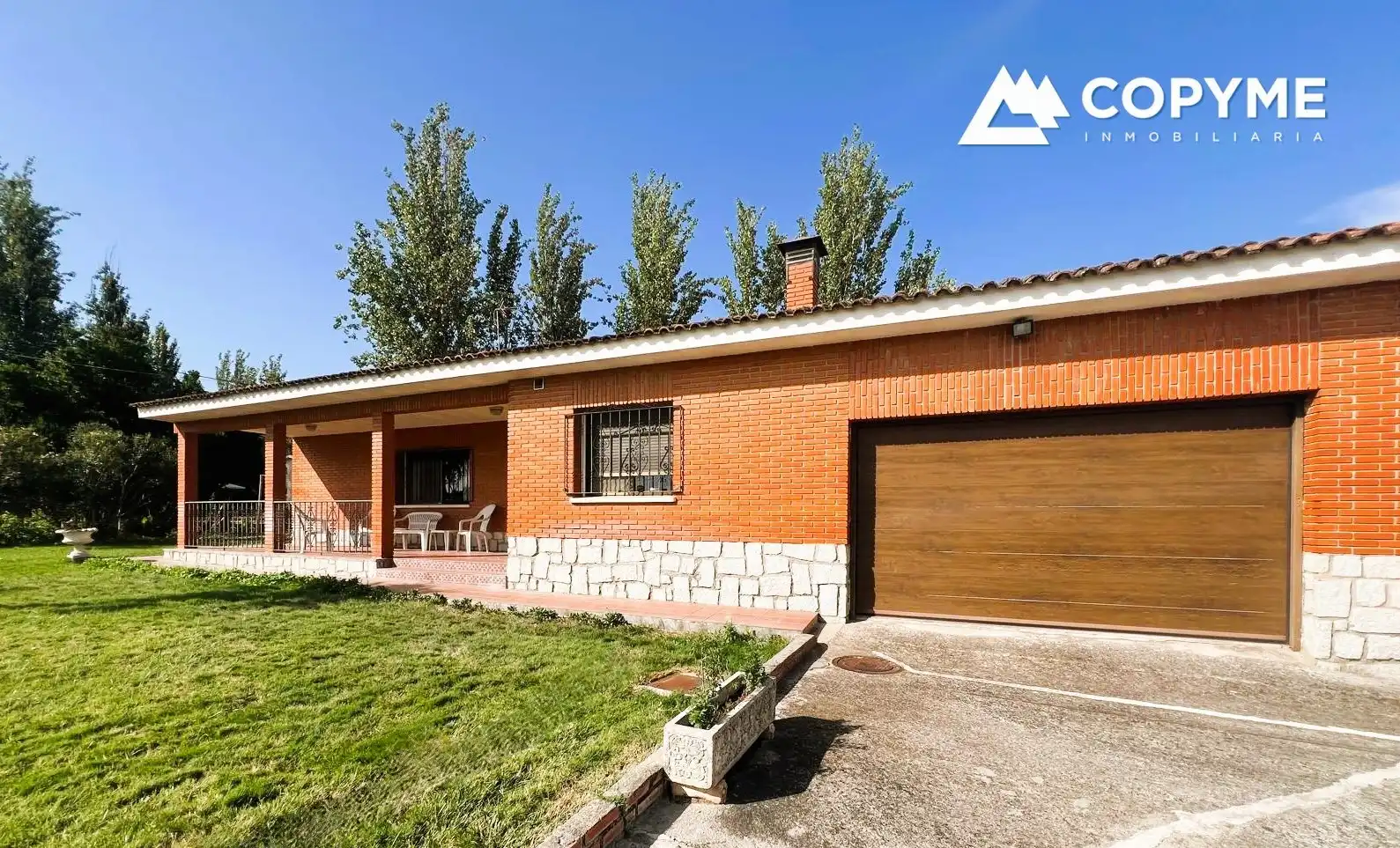 Vista exterior de Casa o chalet en venta en Novés con Calefacción, Jardín privado y Parquet