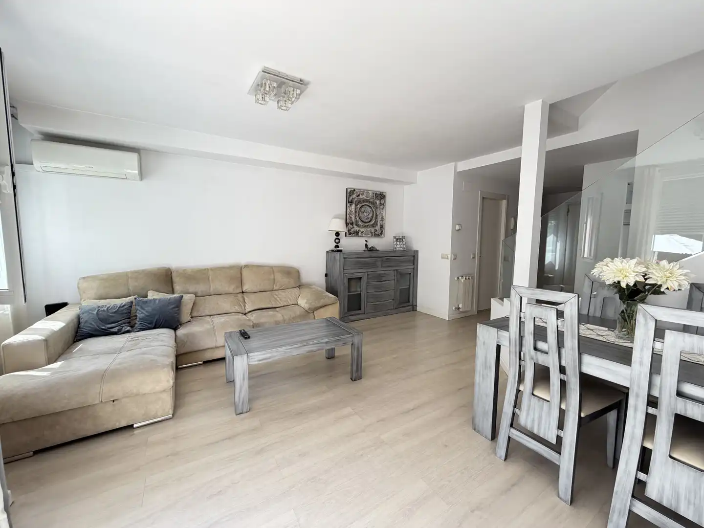 Sala d'estar de Casa o xalet en venda en Alcalá de Henares amb Aire condicionat, Calefacció i Jardí privat