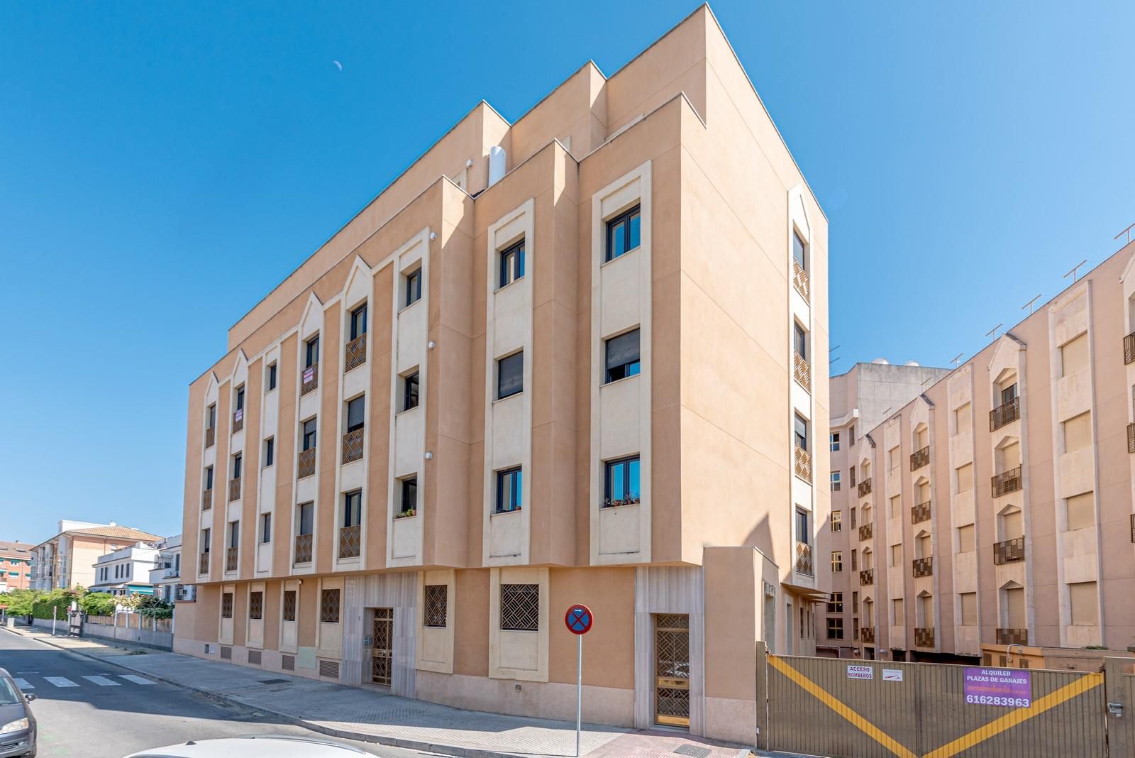 Vista exterior de Pis en venda en  Sevilla Capital amb Aire condicionat, Terrassa i Traster