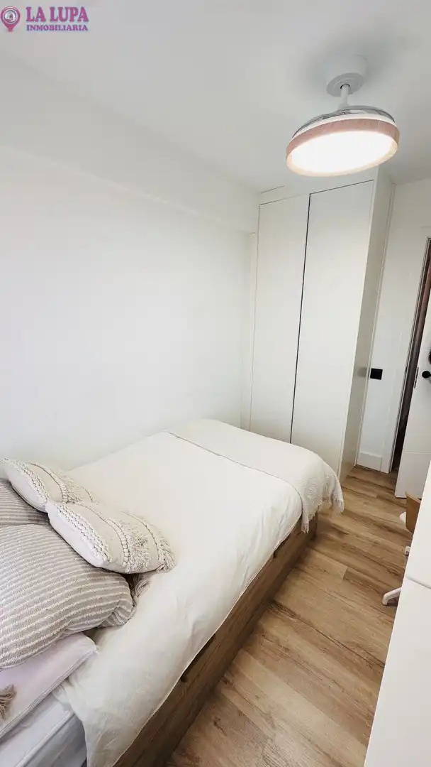 Bedroom of Flat for sale in Madrid  with Air Conditioner, Heating and Private garden