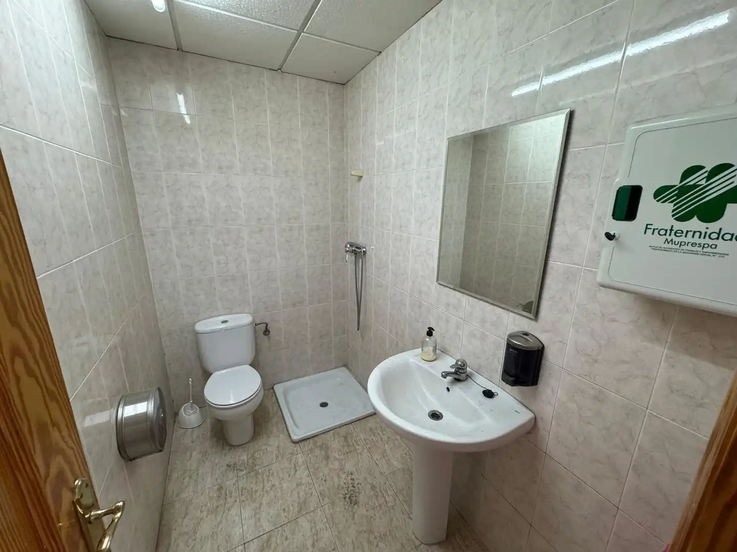 Badezimmer von Fabrikhallen zur Miete in Elda