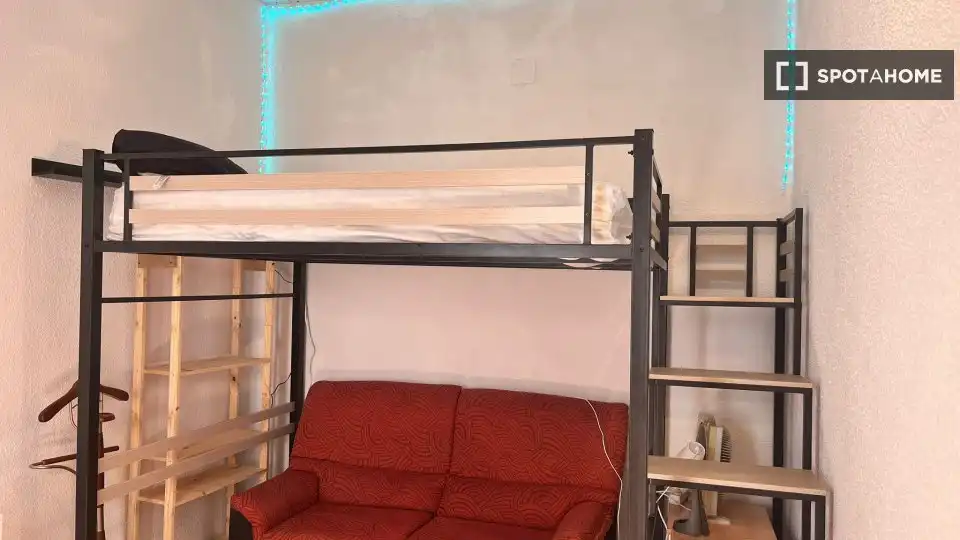 Bedroom of Flat for share in Córdoba  with Air Conditioner, Heating and Terrace