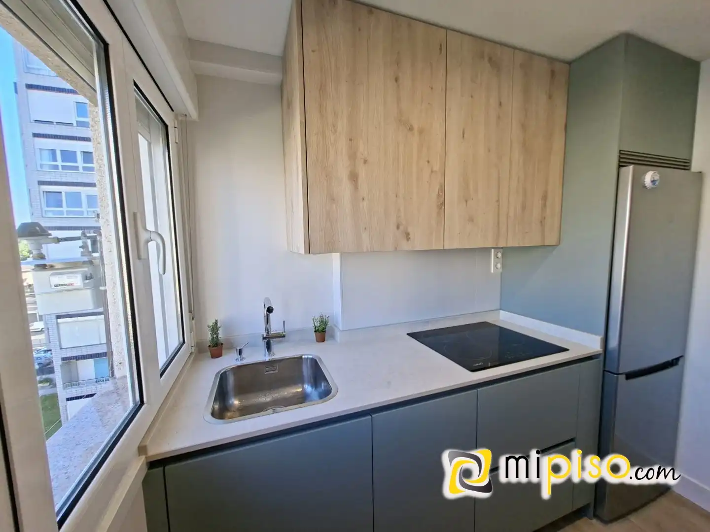 Cuina de Pis de lloguer en Laredo amb Aire condicionat, Calefacció i Moblat