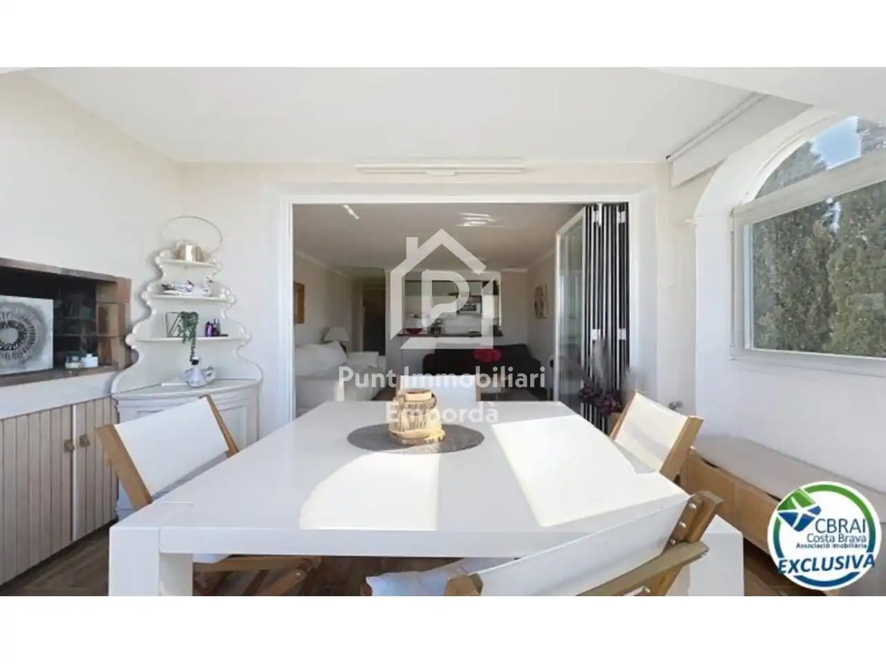 Menjador de Apartament en venda en Roses amb Parquet, Terrassa i Moblat