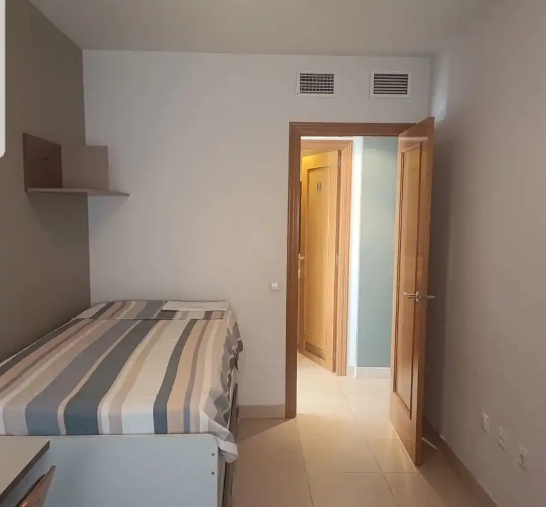 Habitación de Piso de alquiler en Roquetas de Mar con Aire acondicionado, Calefacción y Amueblado