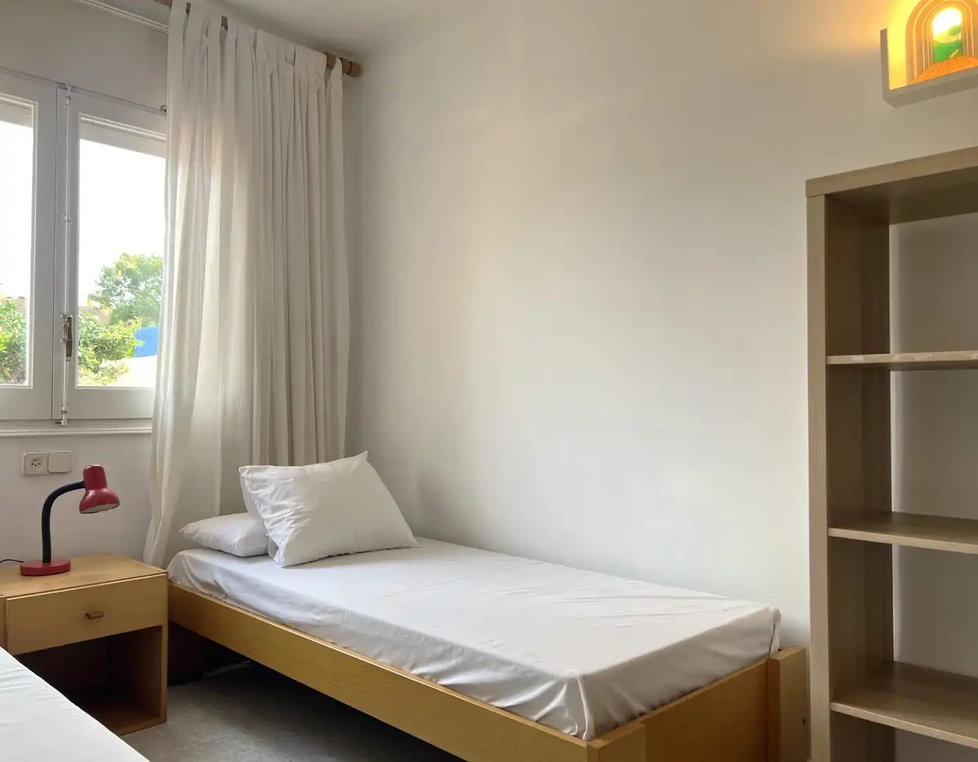 Habitación de Casa adosada en venta en Sant Pere Pescador con Aire acondicionado, Jardín privado y Terraza