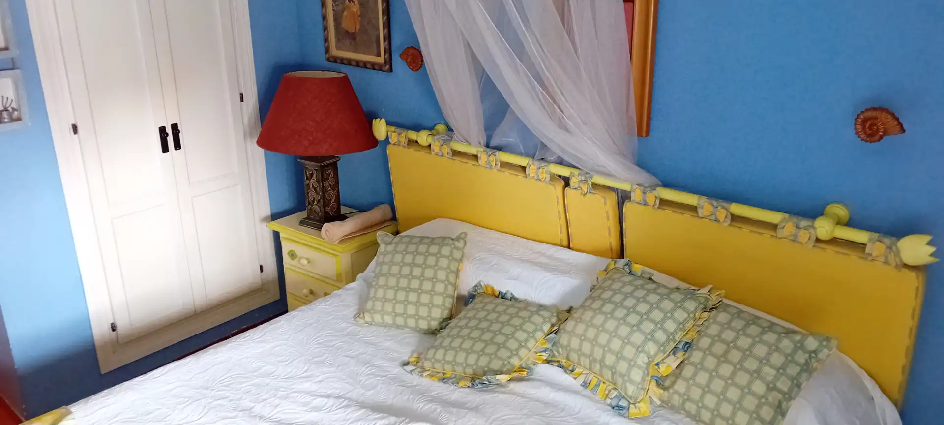 Dormitori de Casa adosada en venda en Casares amb Jardí privat, Terrassa i Forn