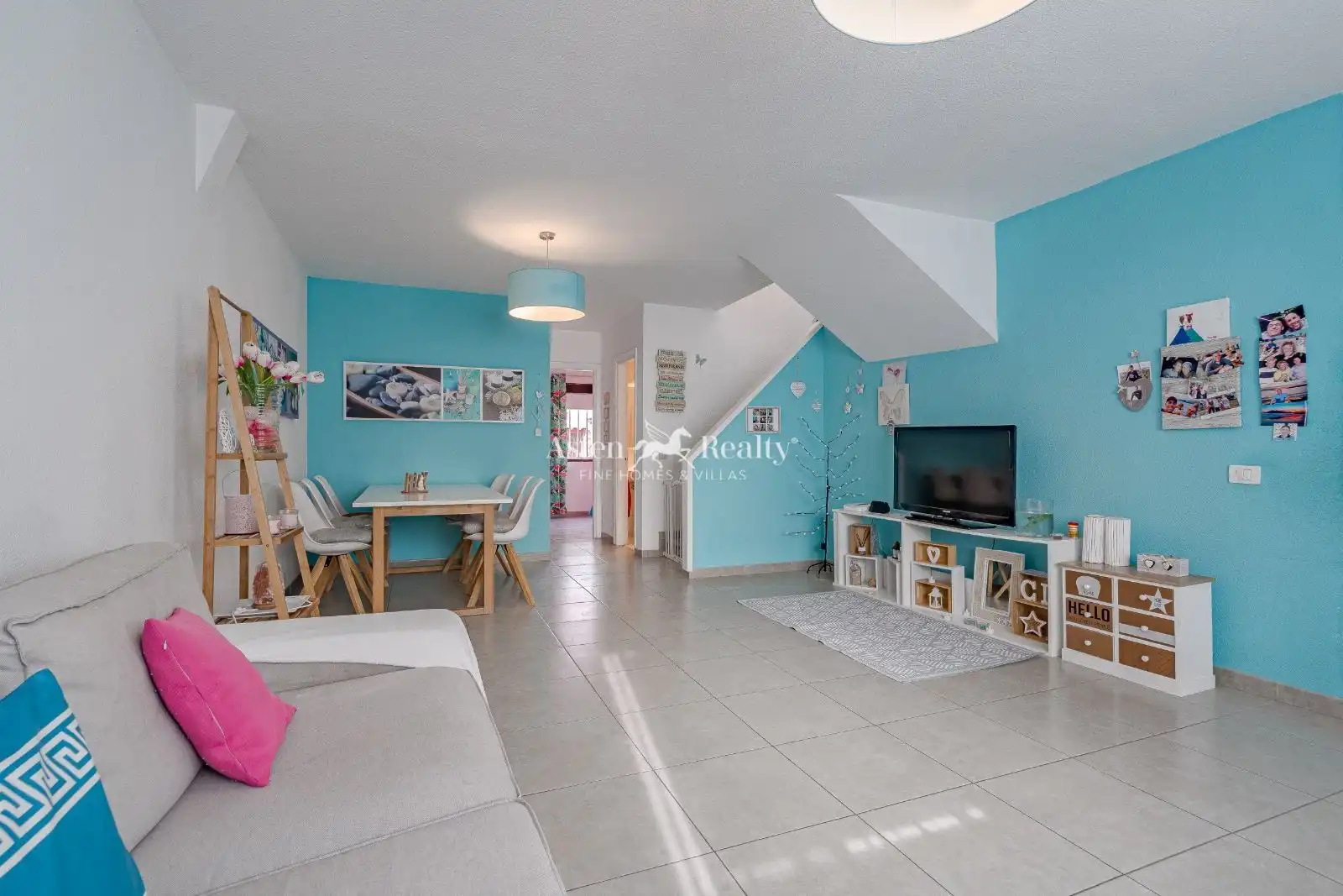 Sala d'estar de Casa adosada en venda en Santiago del Teide amb Terrassa, Piscina i Moblat