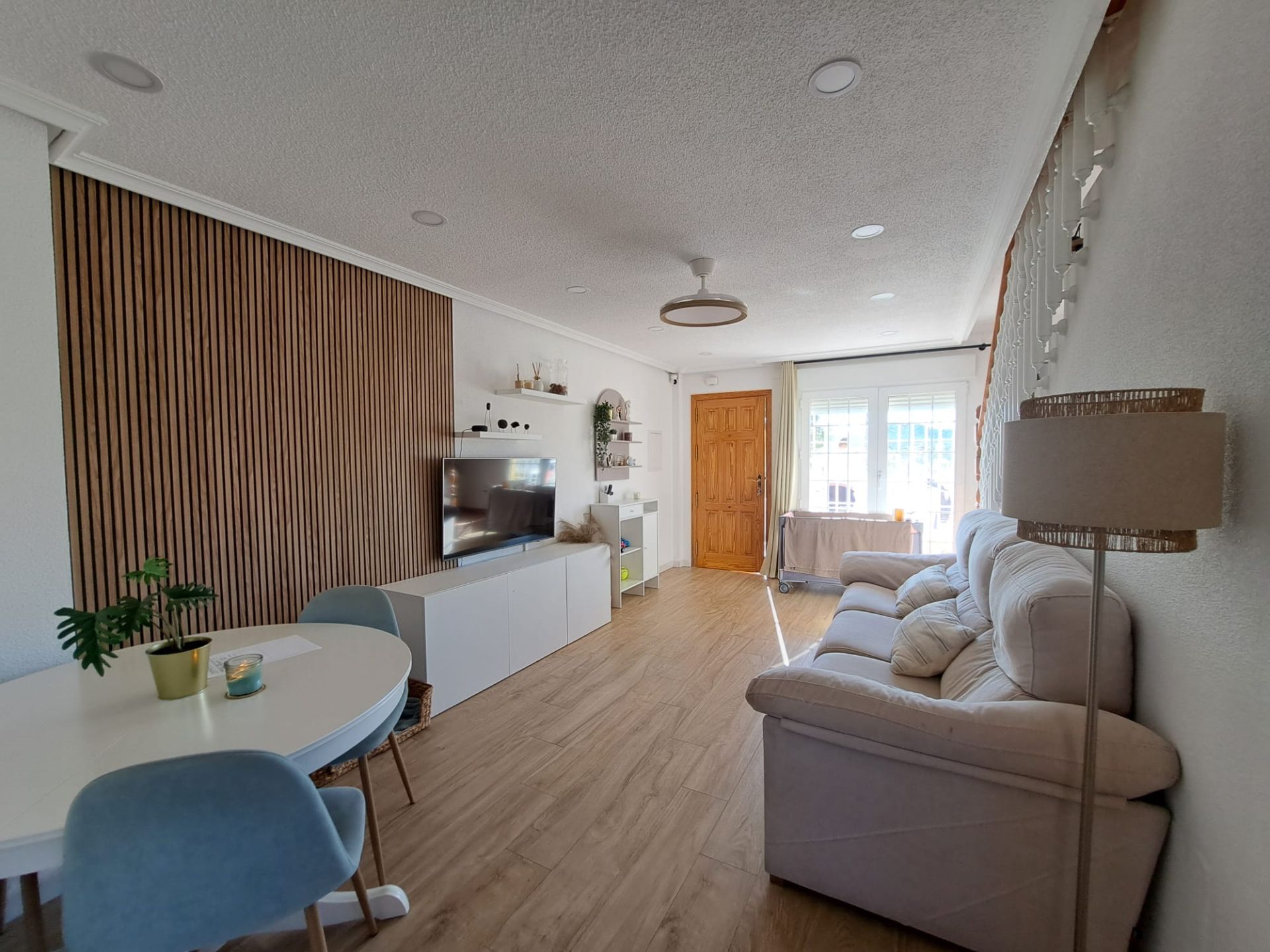 Sala d'estar de Casa adosada en venda en Cartagena amb Aire condicionat, Calefacció i Jardí privat