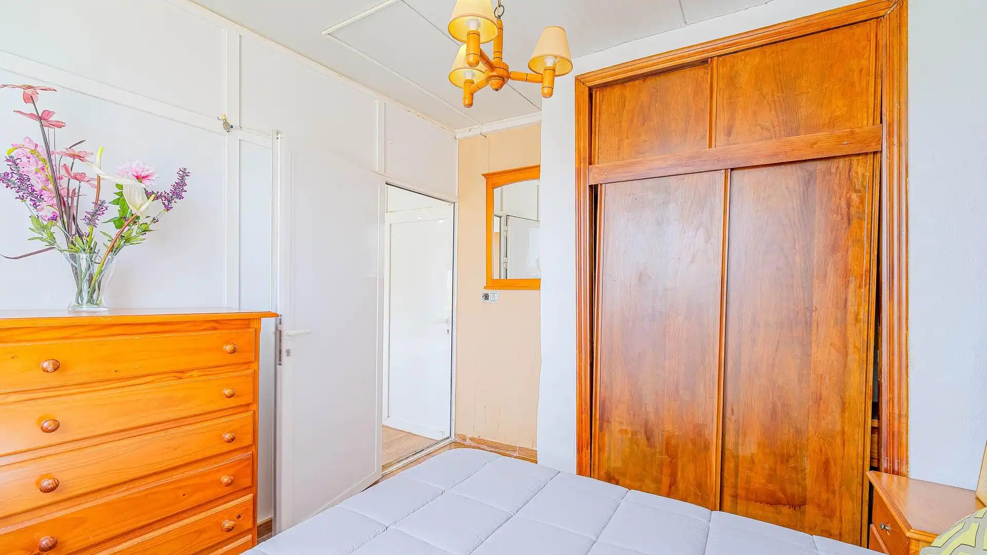 Habitación de Casa adosada en venta en Orihuela con Aire acondicionado, Calefacción y Jardín privado