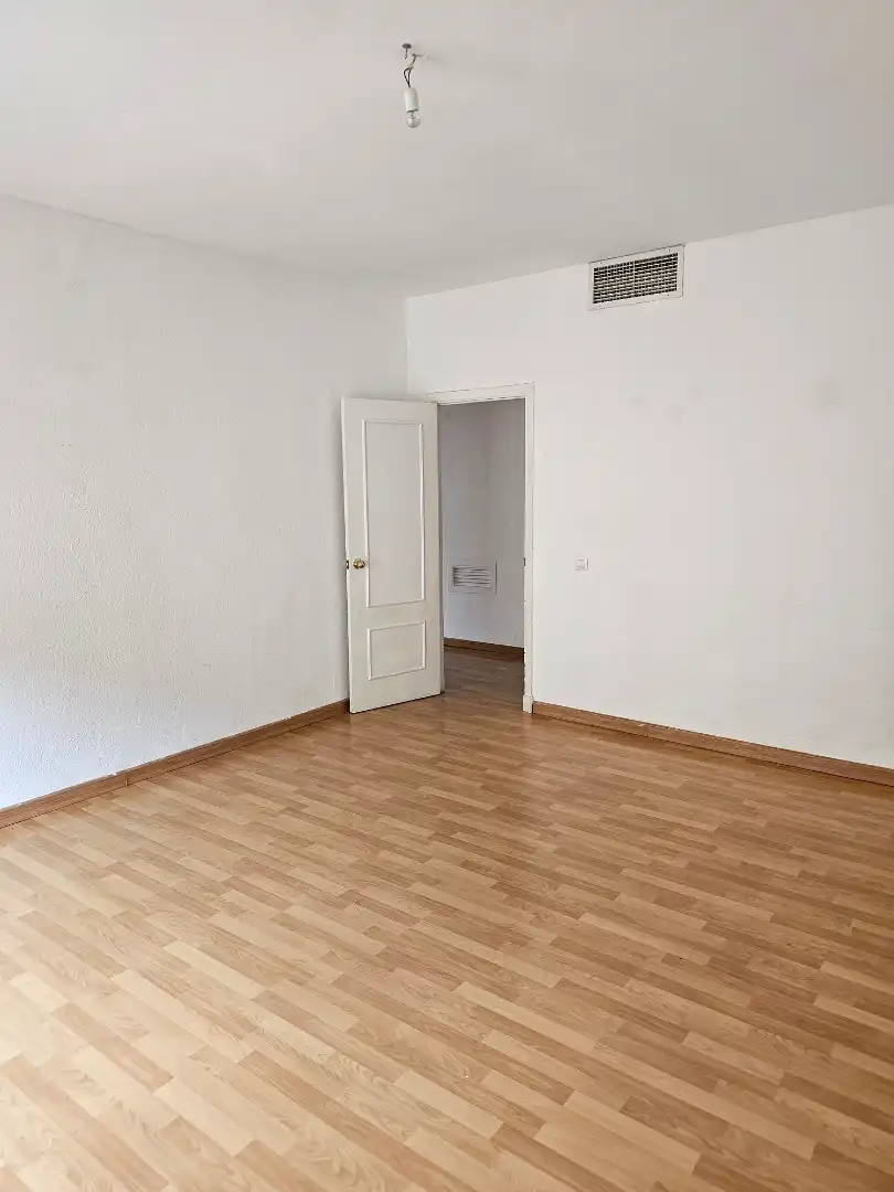 Bedroom of Flat for sale in Sevilla  with Air Conditioner, Heating and Storage room