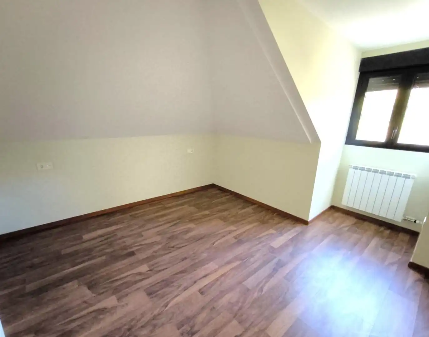 Habitación de Dúplex en venta en Puebla de Lillo con Calefacción y Parquet
