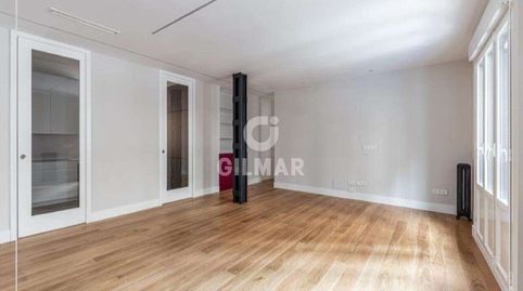 En pleno corazón del exclusivo barrio de Recoletos, en el distrito de Salamanca, se encuentra esta impresionante vivienda de 161 m