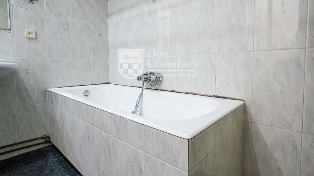 Bathroom of Flat for sale in Madrid  with Heating, Storage room and Balcony