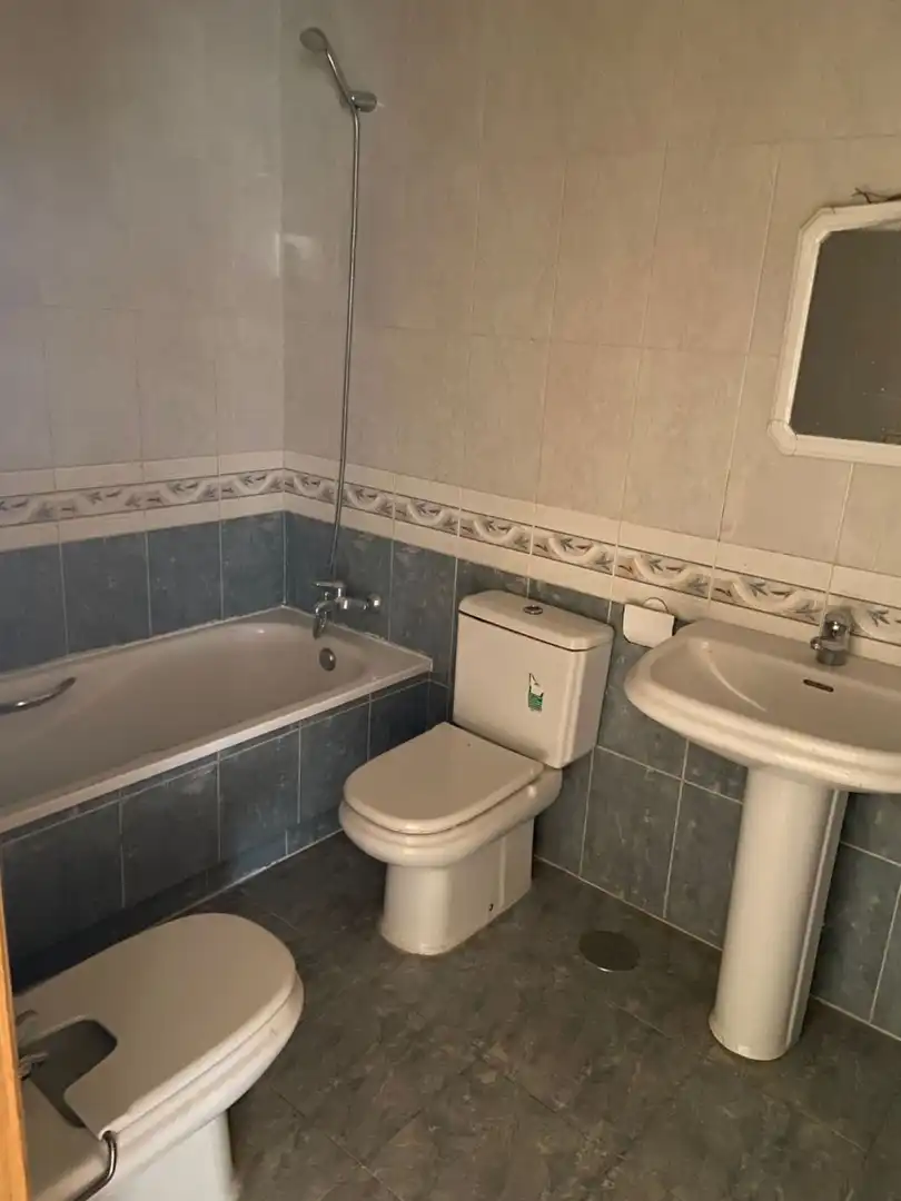 Baño de Casa adosada en venta en Villarrubia de los Ojos con Calefacción, Terraza y Trastero