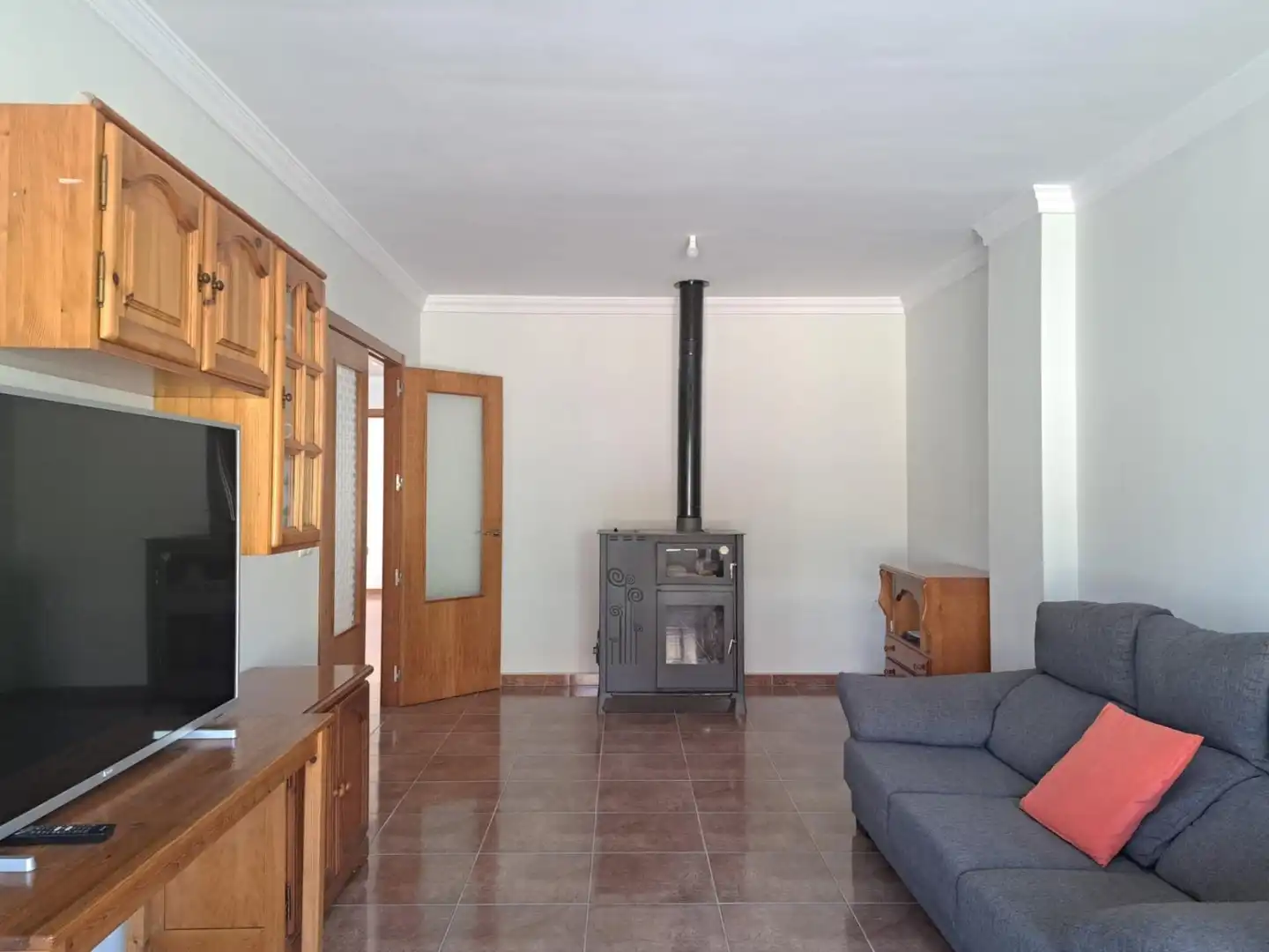Sala de estar de Casa adosada en venta en Requena con Calefacción, Terraza y Trastero