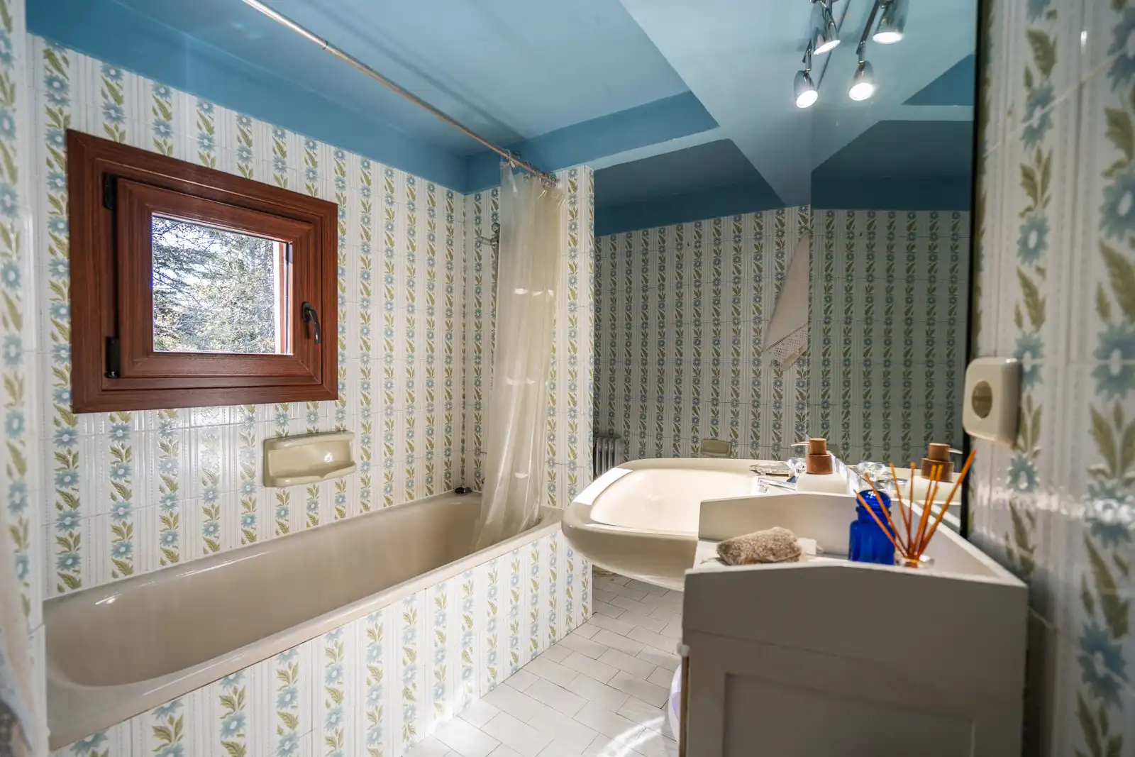 Bathroom of Houses for sale in El Espinar  with Heating, Private garden and Terrace