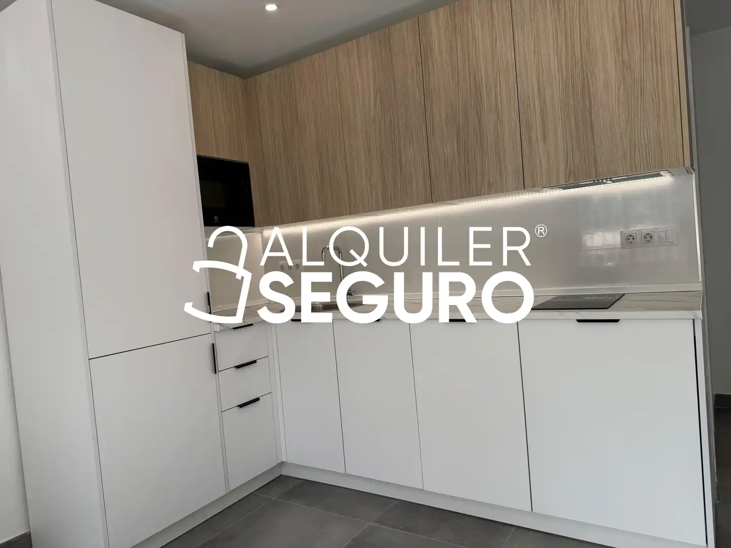 Cocina de Piso de alquiler en Málaga con Aire acondicionado
