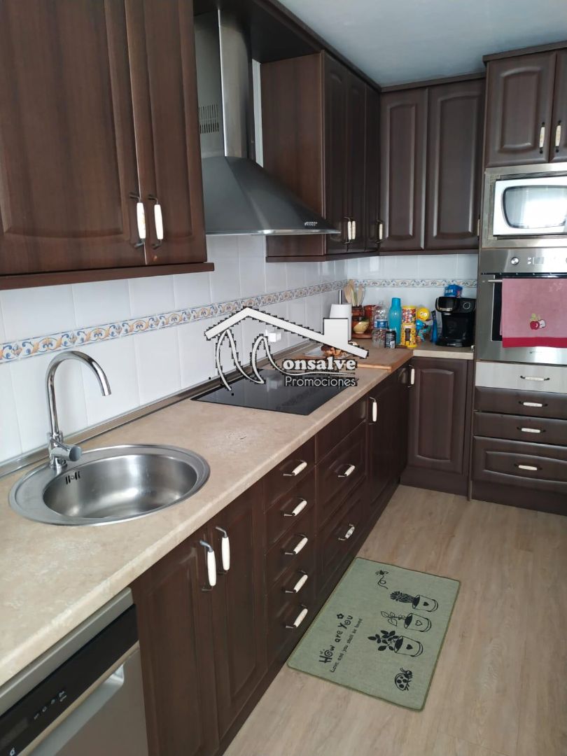 Cuina de Casa adosada en venda en Mocejón amb Calefacció, Jardí privat i Parquet