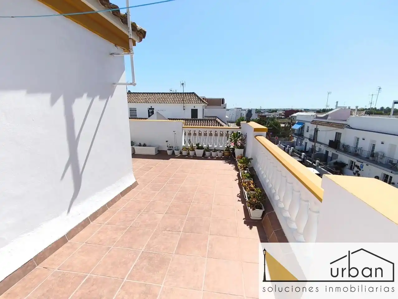 Vista exterior de Casa o xalet en venda en Chipiona amb Aire condicionat, Terrassa i Traster