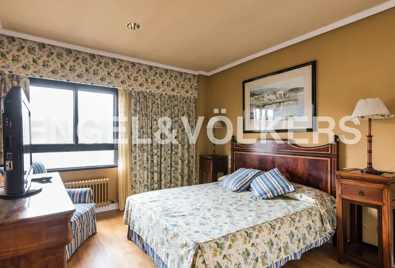 Bedroom of Flat for sale in Madrid  with Air Conditioner, Heating and Balcony