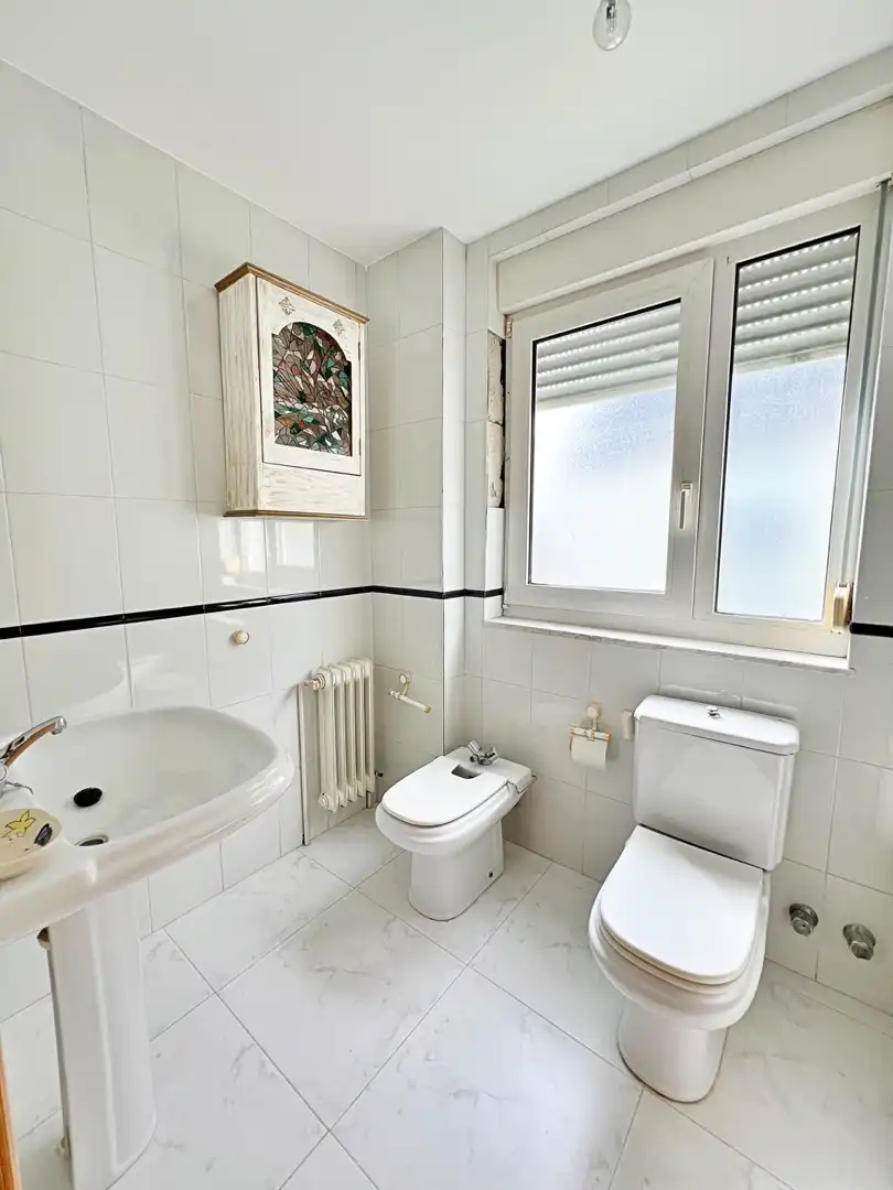 Baño de Dúplex en venta en Lugo con Calefacción, Jardín privado y Parquet