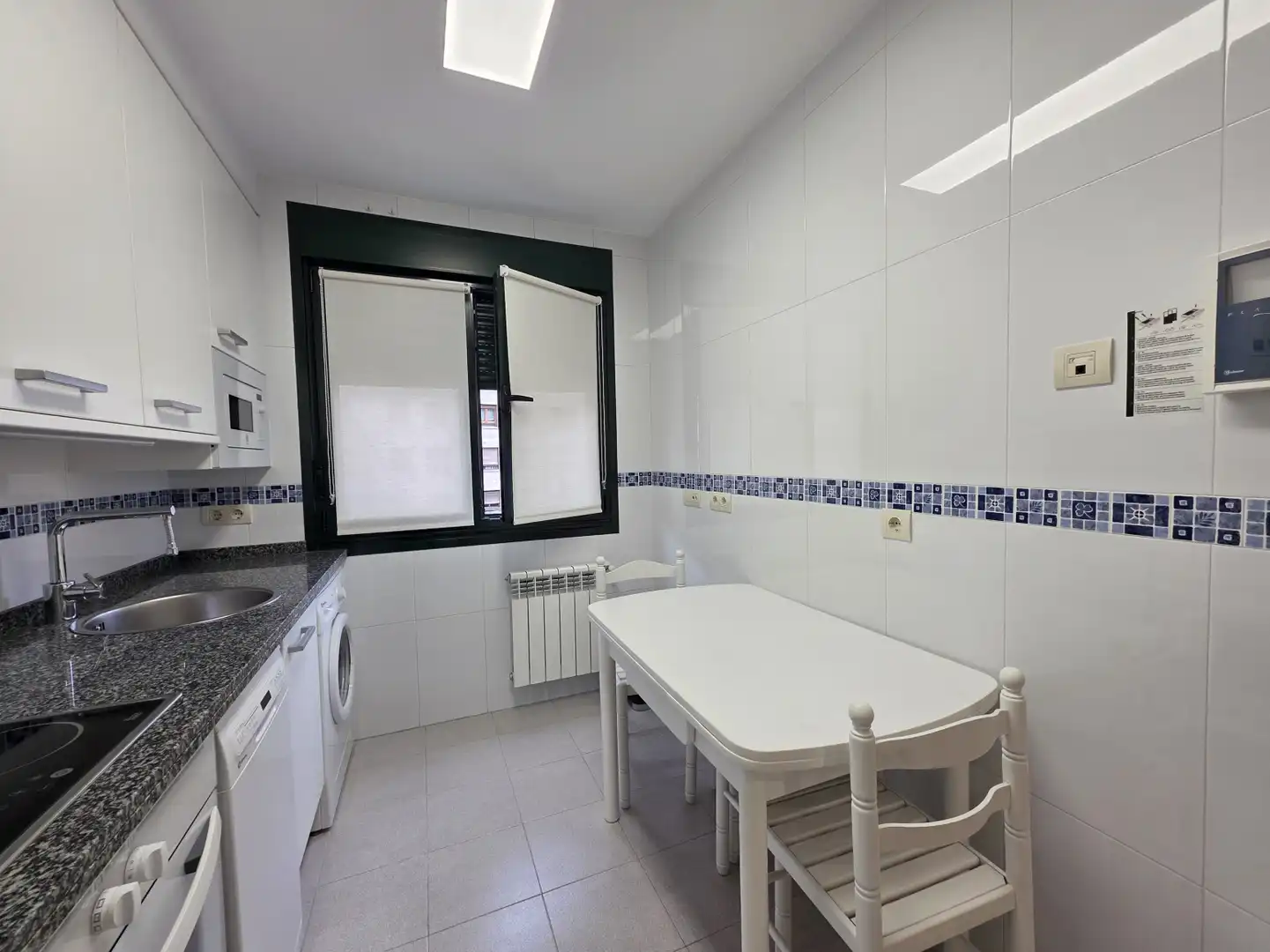 Cuina de Pis de lloguer en Oviedo  amb Calefacció, Parquet i Traster