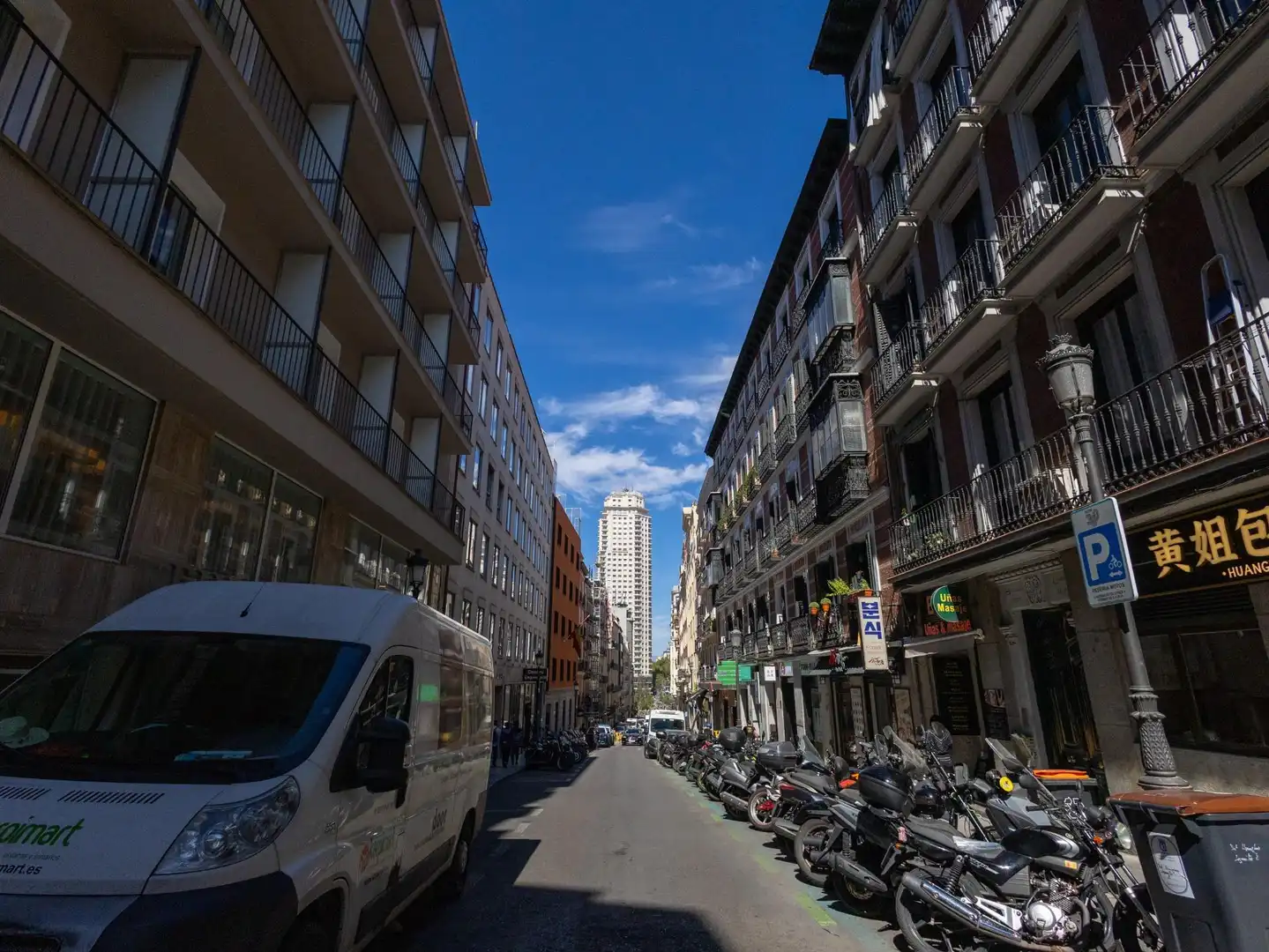 Vista exterior de Apartament en venda en Madrid amb Aire condicionat i Terrassa