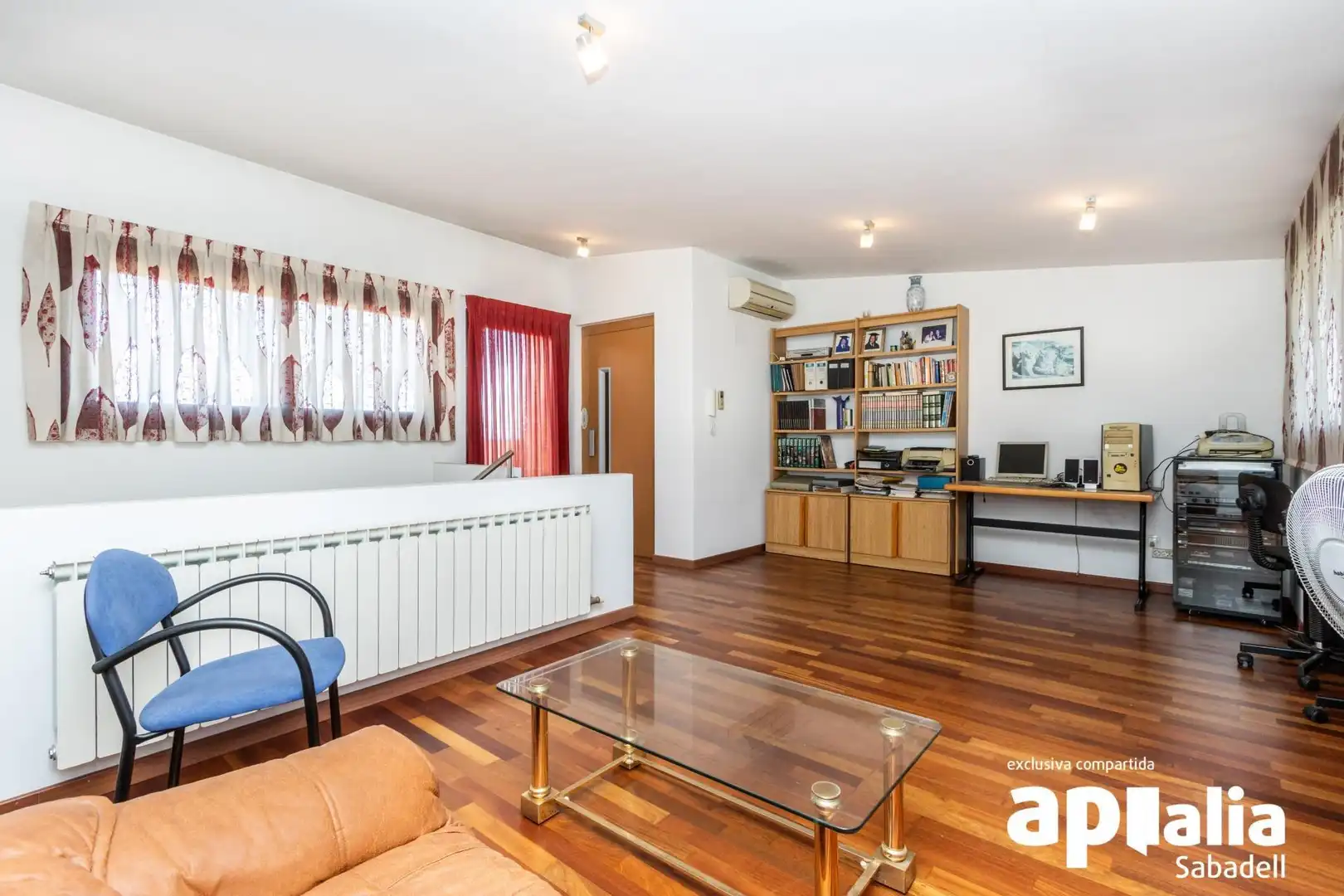 Sala d'estar de Casa o xalet en venda en Castellar del Vallès amb Aire condicionat, Calefacció i Jardí privat