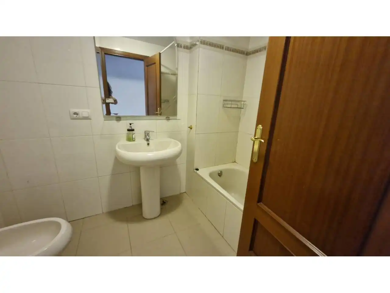 Bany de Pis en venda en  Logroño amb Calefacció, Parquet i Terrassa