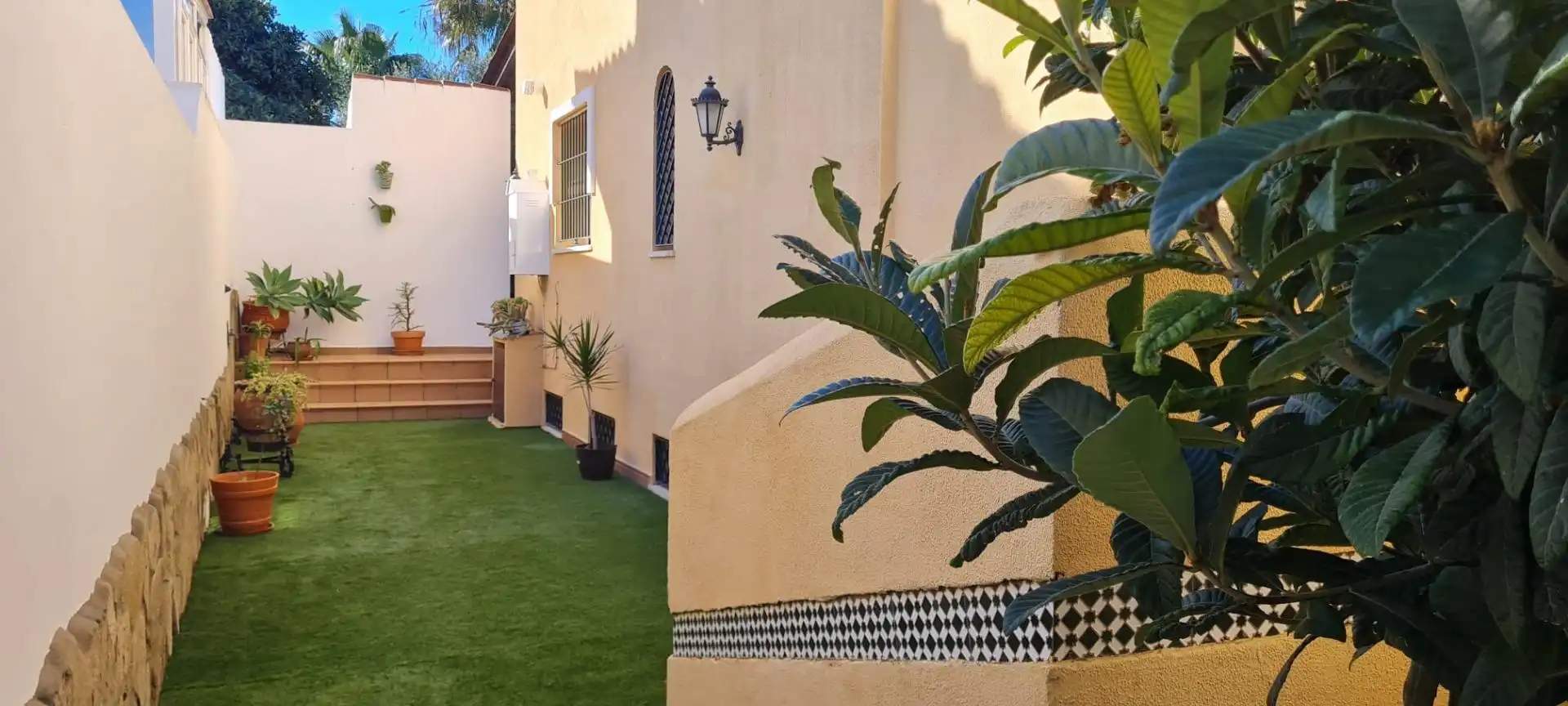 Vista exterior de Casa o xalet en venda en San Fernando amb Aire condicionat, Calefacció i Jardí privat