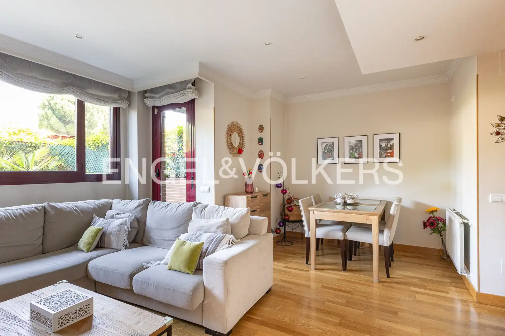 Vista exterior de Dúplex en venta en Majadahonda con Aire acondicionado, Calefacción y Jardín privado