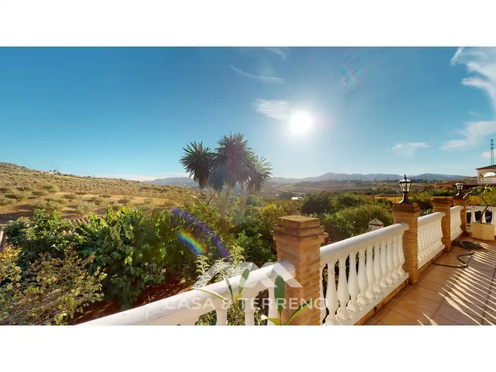 Casa con piscina en venta en Alcaucín, imagen 2