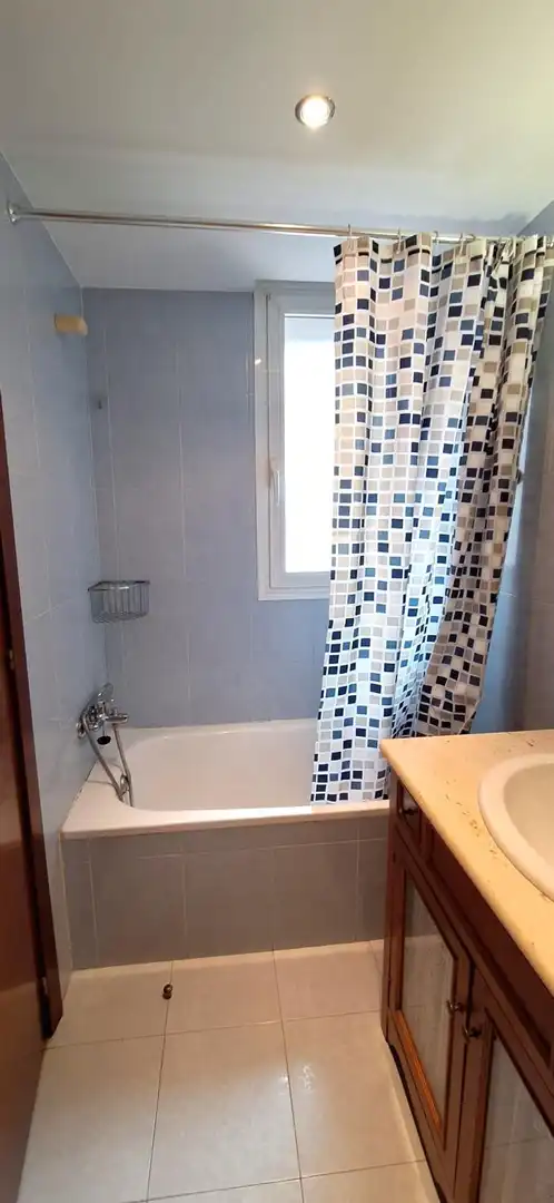 Baño de Piso en venta en Barakaldo  con Calefacción y Trastero