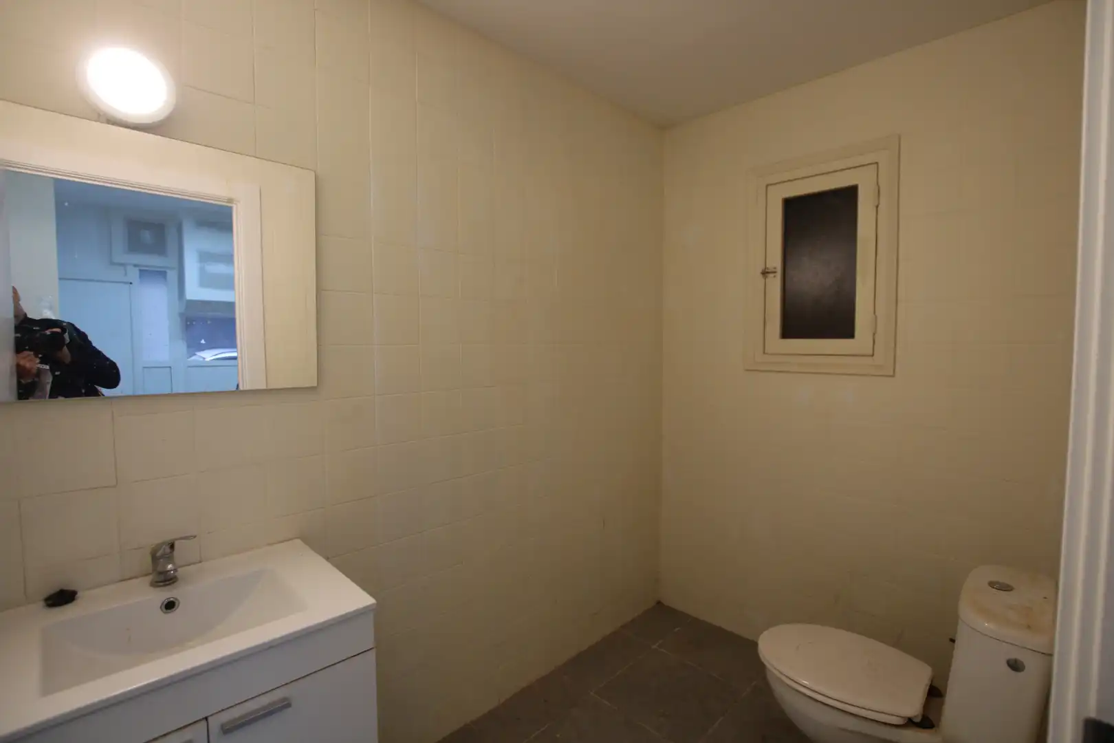 Badezimmer von Geschaftsraum zum Verkauf in Granollers mit Klimaanlage und Heizung