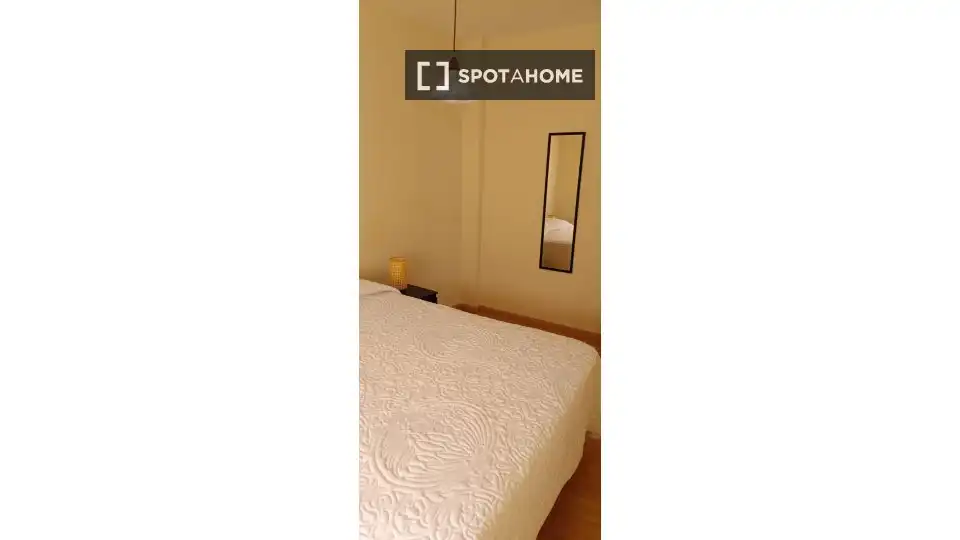 Dormitori de Apartament per a compartir en Sagunto / Sagunt amb Aire condicionat, Terrassa i Moblat