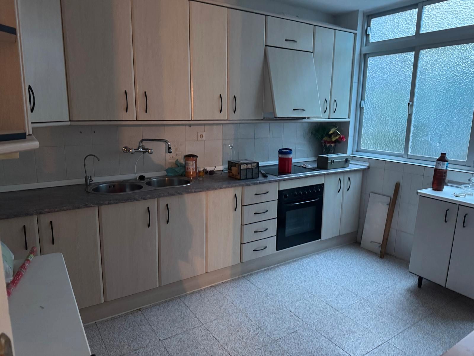 Kitchen of Flat for sale in  Granada Capital  with Air Conditioner, Private garden and Storage room