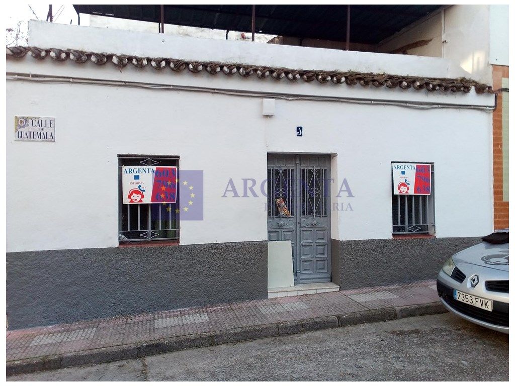 Exterior view of House or chalet for sale in Cáceres Capital  with Terrace