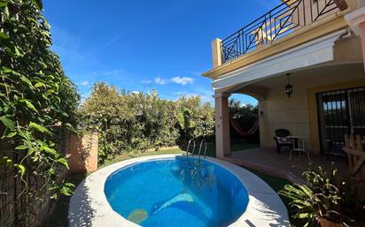 Jardí de Casa adosada en venda en Alhaurín de la Torre amb Piscina