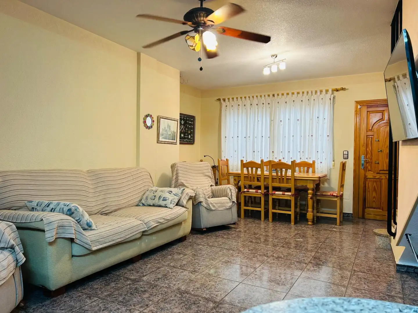 Sala d'estar de Casa o xalet en venda en Los Alcázares amb Aire condicionat, Terrassa i Moblat