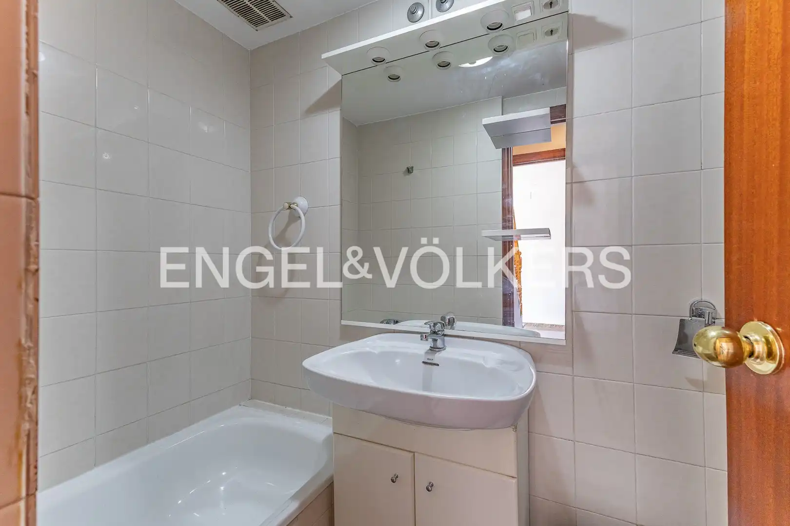 Baño de Casa adosada en venta en Ripollet con Calefacción, Jardín privado y Terraza