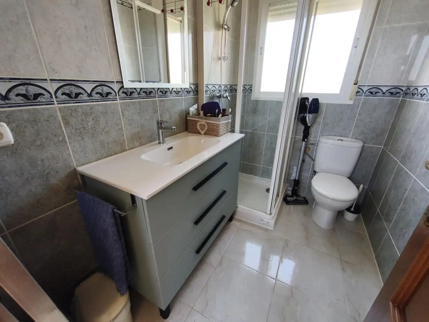 Bathroom of Detached homes for sale in La Nucia  with Air Conditioner, Parquet flooring and Terrace