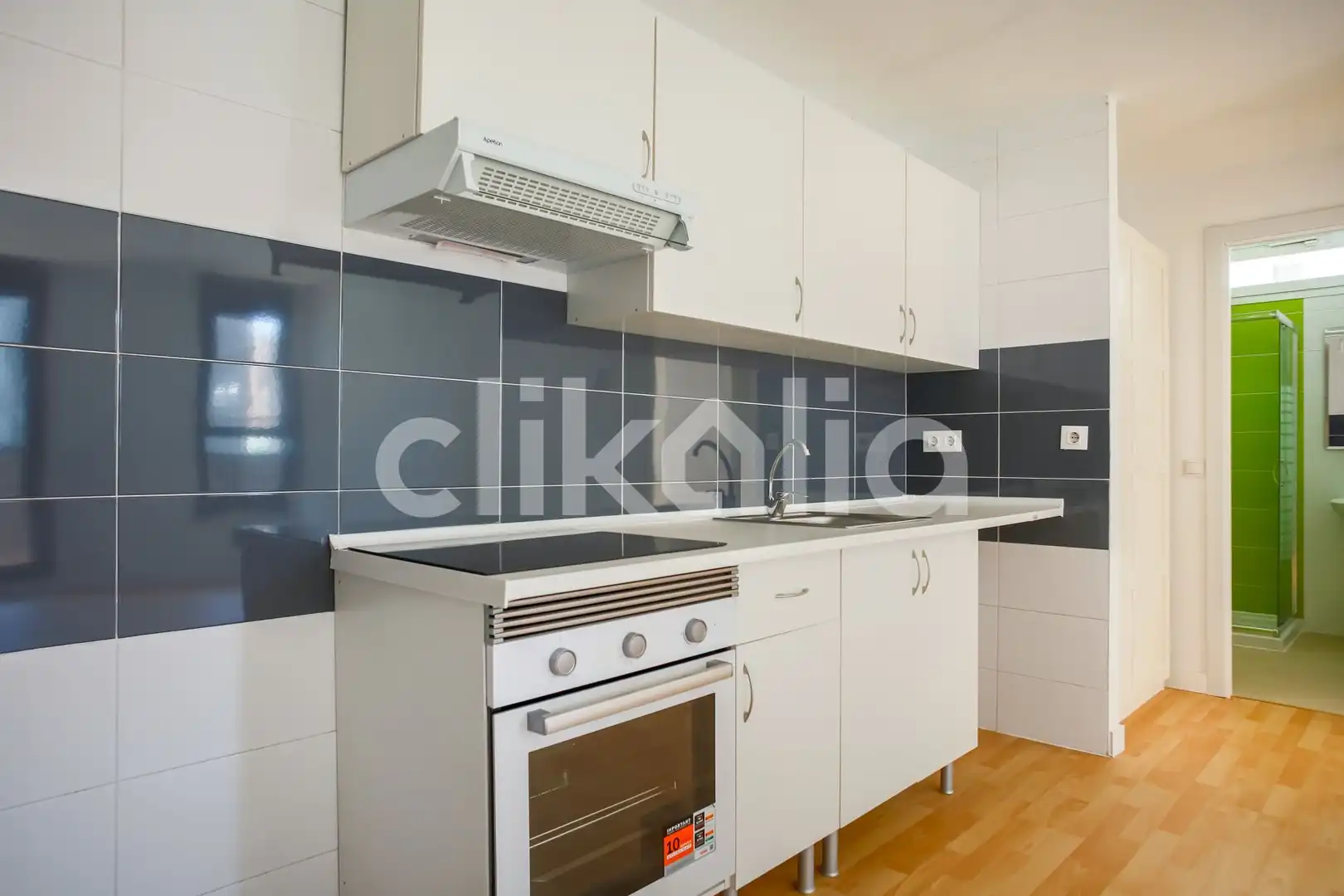 Küche von Wohnung zum Verkauf in Tres Cantos mit Heizung, Privatgarten und Terrasse