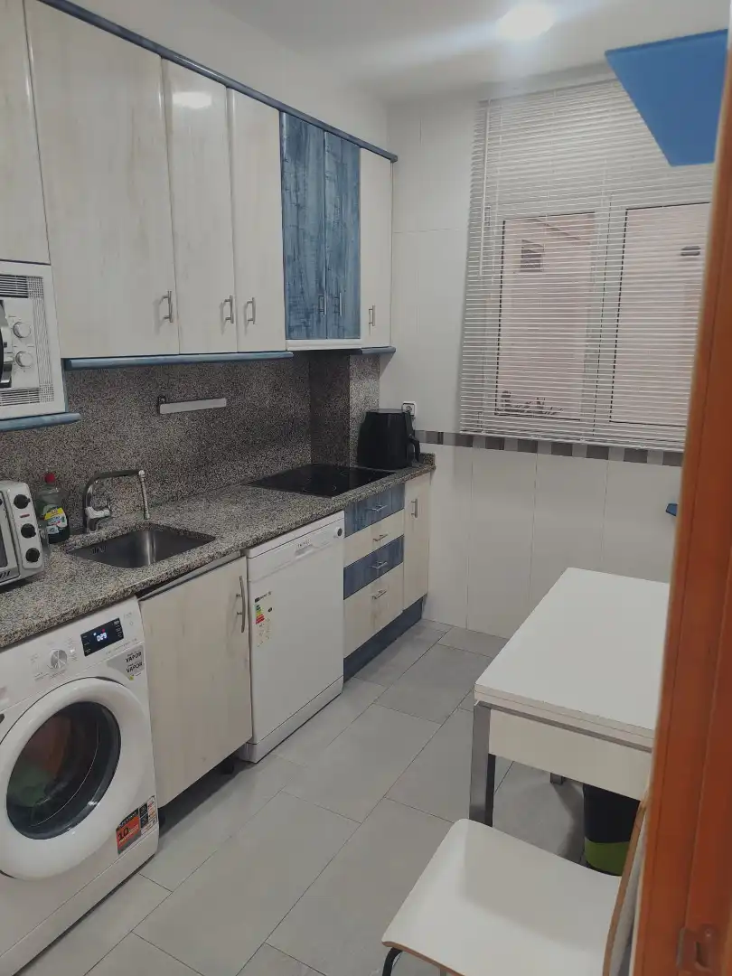 Cuina de Apartament de lloguer en Zaragoza amb Calefacció, Parquet i Moblat