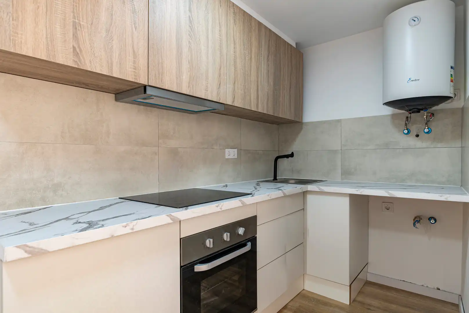 Kitchen of Flat for sale in L'Hospitalet de Llobregat  with Air Conditioner, Heating and Parquet flooring